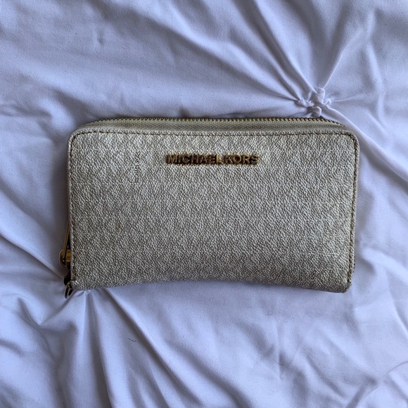 Michael Kors wallet - Picture 1 of 3